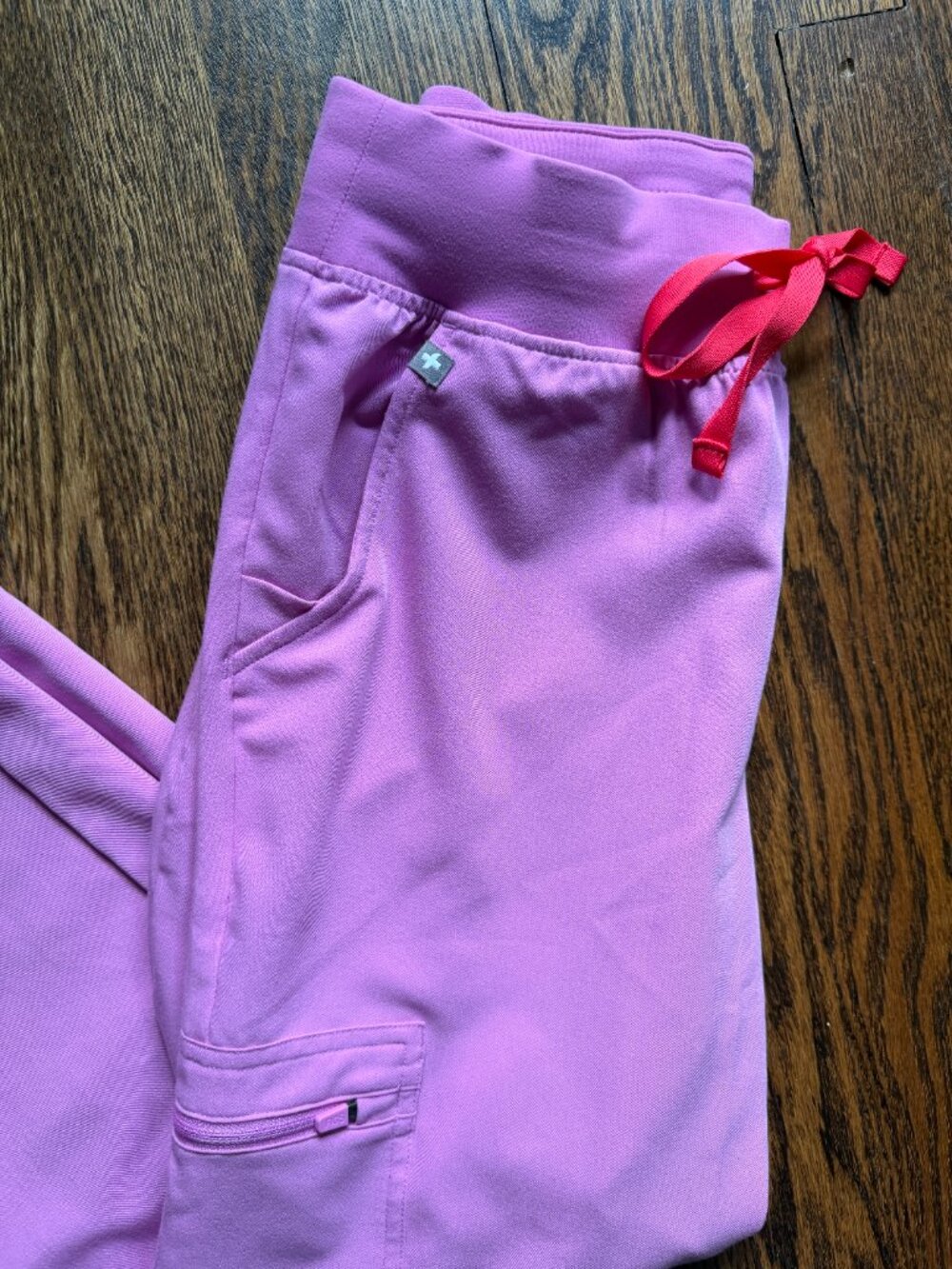 FIGS Scrub Set Pink Cloud XS top and XSP high waisted jogger - Picture 11 of 12